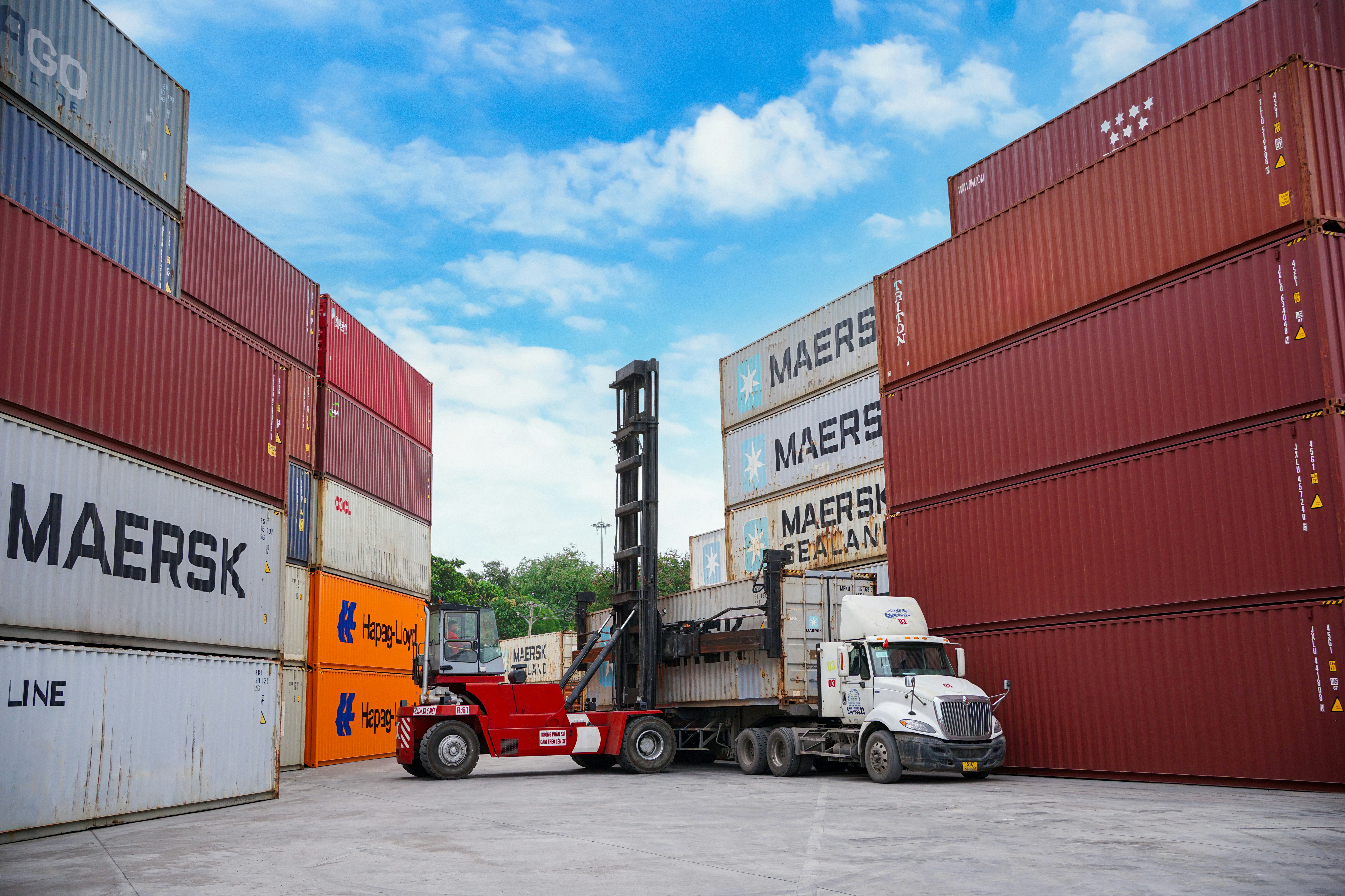 Transporte de contêiner em rodovia